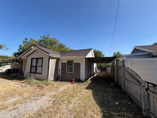 8222 Wes hodges Road, Dallas, TX 75217