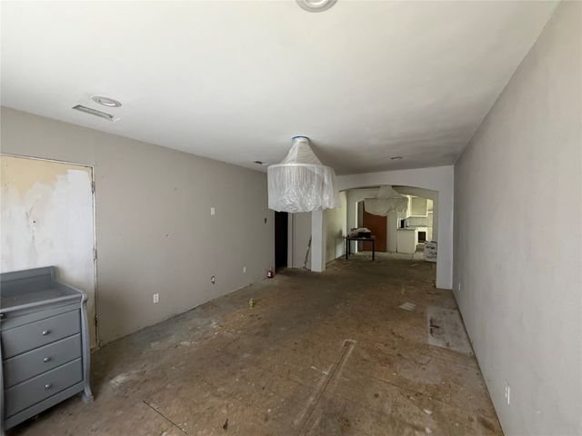 8222 Wes hodges Road, Dallas, TX 75217