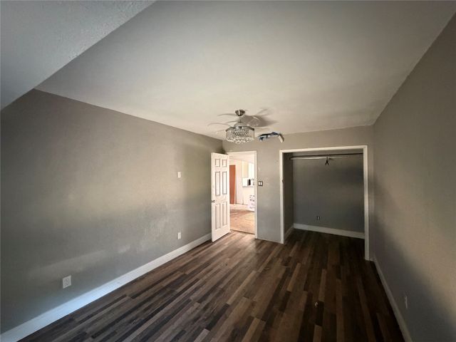 8222 Wes hodges Road, Dallas, TX 75217