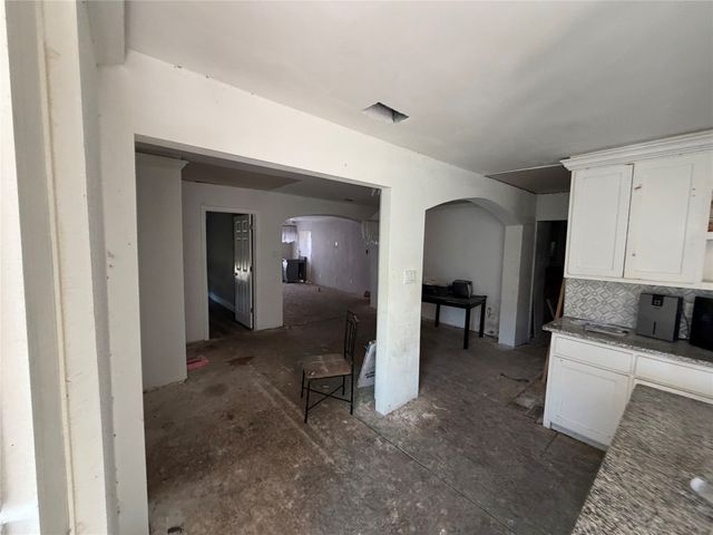 8222 Wes hodges Road, Dallas, TX 75217
