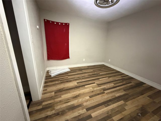 8222 Wes hodges Road, Dallas, TX 75217