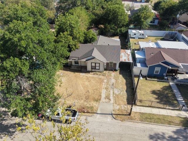 8222 Wes hodges Road, Dallas, TX 75217