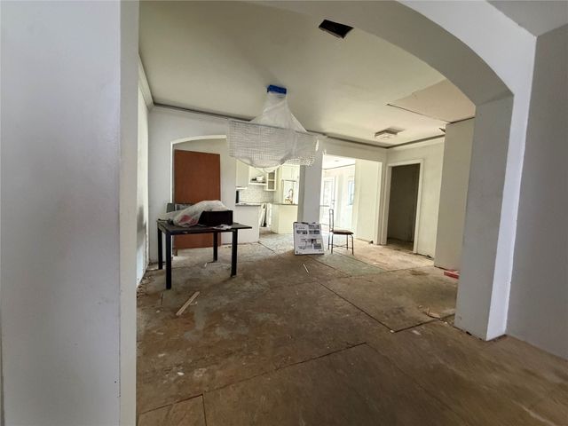 8222 Wes hodges Road, Dallas, TX 75217