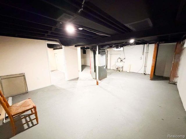 11108 Maxwell Avenue, Warren, MI 48089