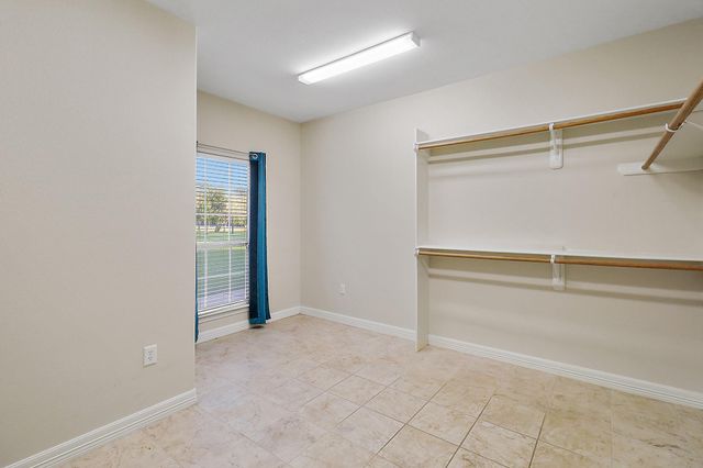 4521 W Bayshore Road A, Anahuac, TX 77514