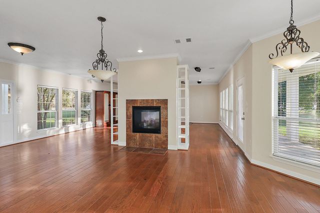 4521 W Bayshore Road A, Anahuac, TX 77514