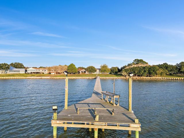 4521 W Bayshore Road A, Anahuac, TX 77514