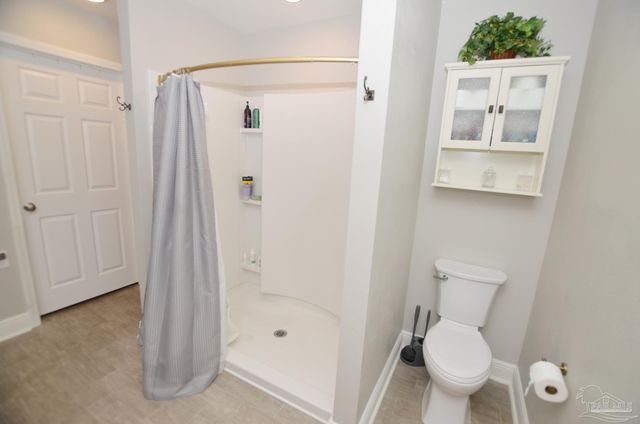 6618 Angle Rd, Navarre, FL 32566