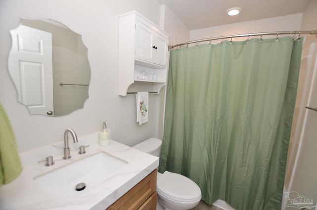 6618 Angle Rd, Navarre, FL 32566