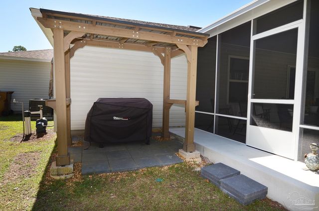 6618 Angle Rd, Navarre, FL 32566