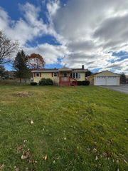 61 Autumn Acres Road, Bennington, VT 05201