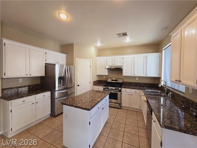 9862 Shadow Grove Avenue, Las Vegas, NV 89148