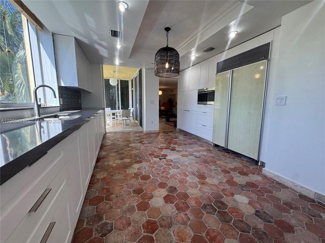 445 Grand Bay Dr 310, Key Biscayne, FL 33149