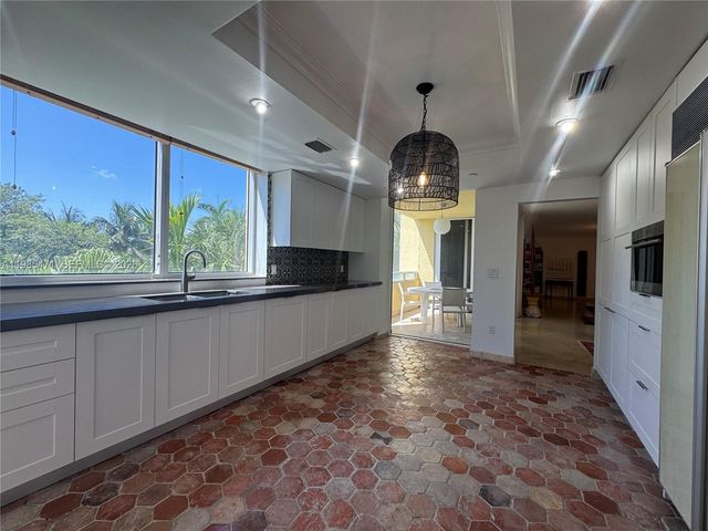 445 Grand Bay Dr 310, Key Biscayne, FL 33149