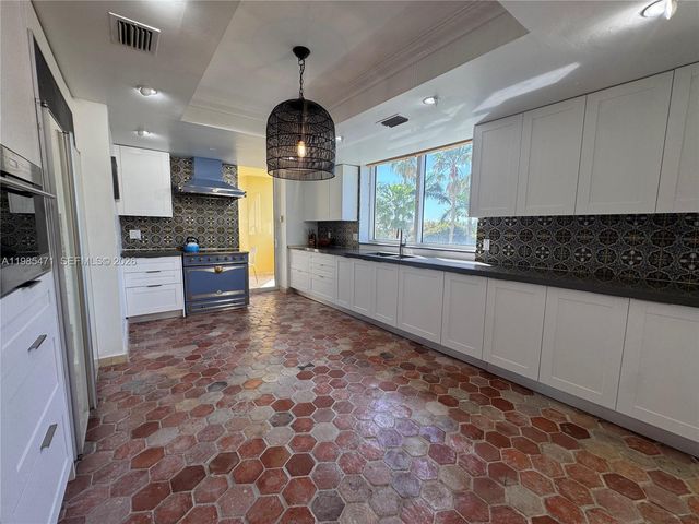 445 Grand Bay Dr 310, Key Biscayne, FL 33149