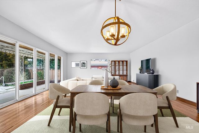 3322 N Mountain View Dr, Boise, ID 83704