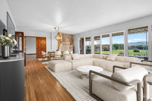 3322 N Mountain View Dr, Boise, ID 83704