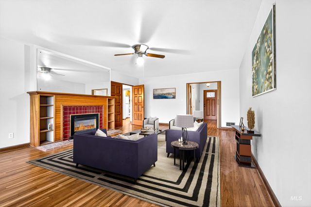 3322 N Mountain View Dr, Boise, ID 83704