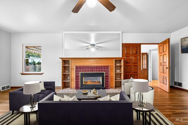 3322 N Mountain View Dr, Boise, ID 83704