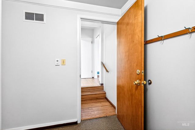 3322 N Mountain View Dr, Boise, ID 83704