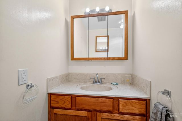 3322 N Mountain View Dr, Boise, ID 83704