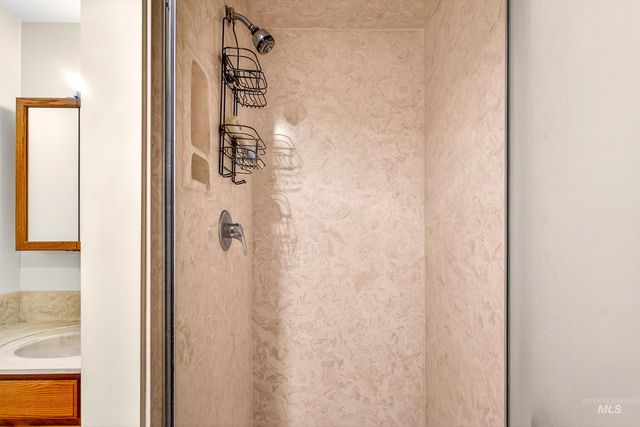 3322 N Mountain View Dr, Boise, ID 83704