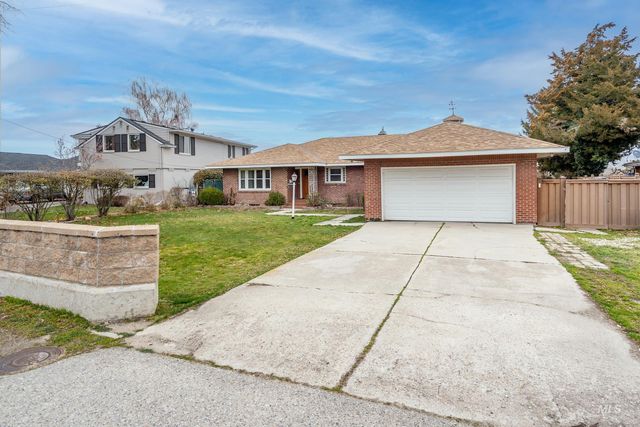 3322 N Mountain View Dr, Boise, ID 83704