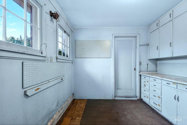 3322 N Mountain View Dr, Boise, ID 83704