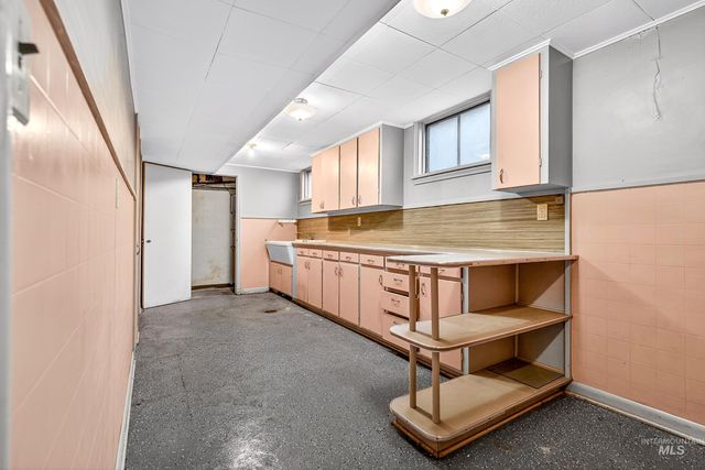 3322 N Mountain View Dr, Boise, ID 83704