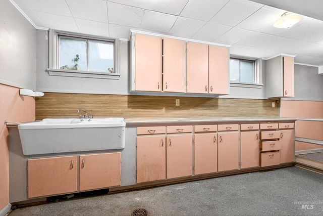 3322 N Mountain View Dr, Boise, ID 83704