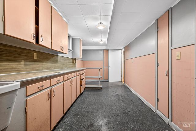 3322 N Mountain View Dr, Boise, ID 83704