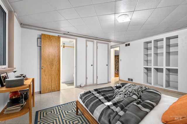 3322 N Mountain View Dr, Boise, ID 83704