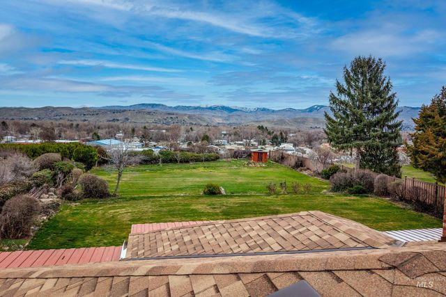 3322 N Mountain View Dr, Boise, ID 83704