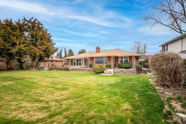 3322 N Mountain View Dr, Boise, ID 83704