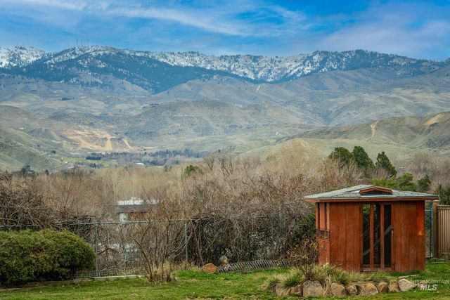 3322 N Mountain View Dr, Boise, ID 83704