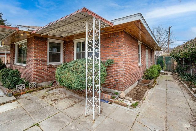 3322 N Mountain View Dr, Boise, ID 83704