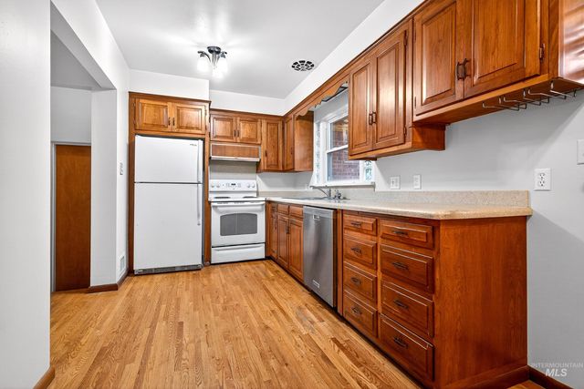 3322 N Mountain View Dr, Boise, ID 83704