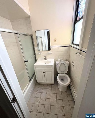 38 River Edge Road 40B, River Edge, NJ 07661