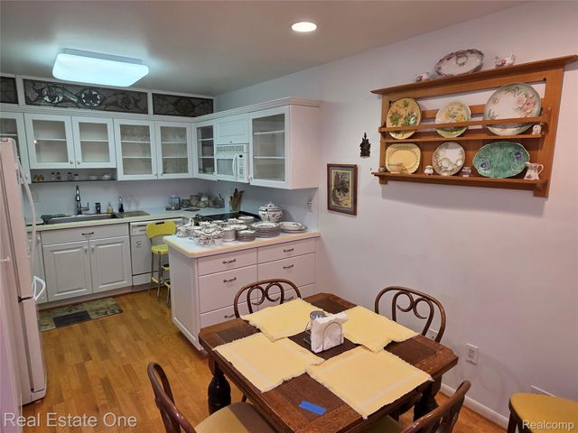 31935 W 14 Mile Road 120, Farmington Hills, MI 48334