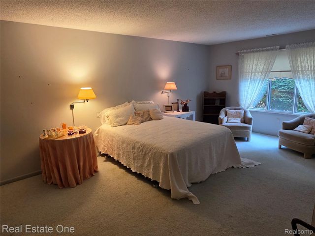 31935 W 14 Mile Road 120, Farmington Hills, MI 48334