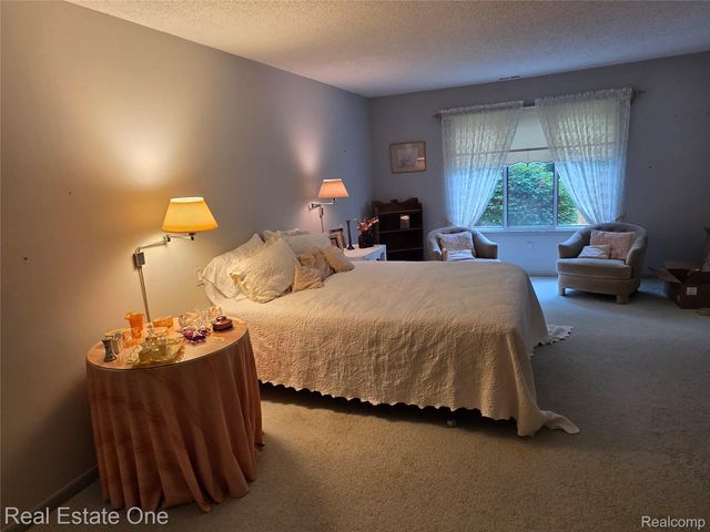 31935 W 14 Mile Road 120, Farmington Hills, MI 48334