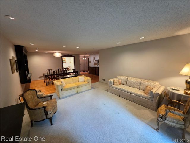 31935 W 14 Mile Road 120, Farmington Hills, MI 48334