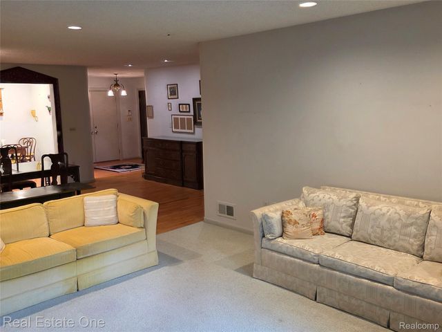 31935 W 14 Mile Road 120, Farmington Hills, MI 48334