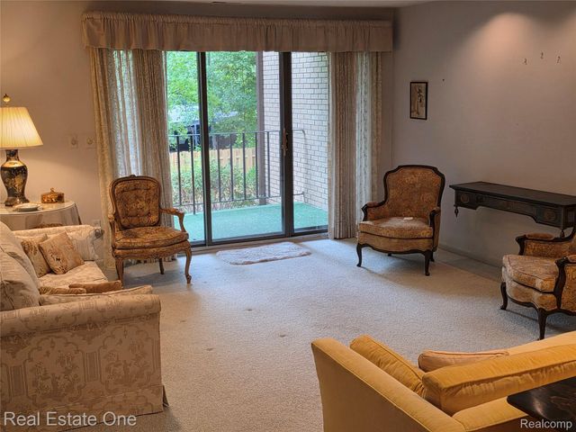 31935 W 14 Mile Road 120, Farmington Hills, MI 48334