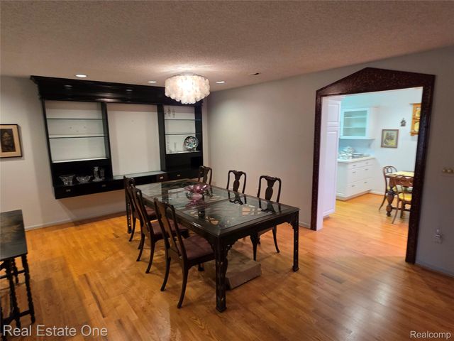 31935 W 14 Mile Road 120, Farmington Hills, MI 48334