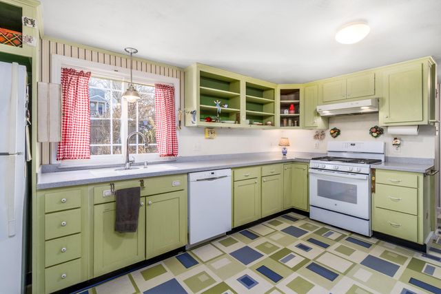 168 Ninigret Avenue, Mashpee, MA 02649