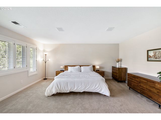 8407 Nw HAWKINS Blvd, Portland, OR 97229