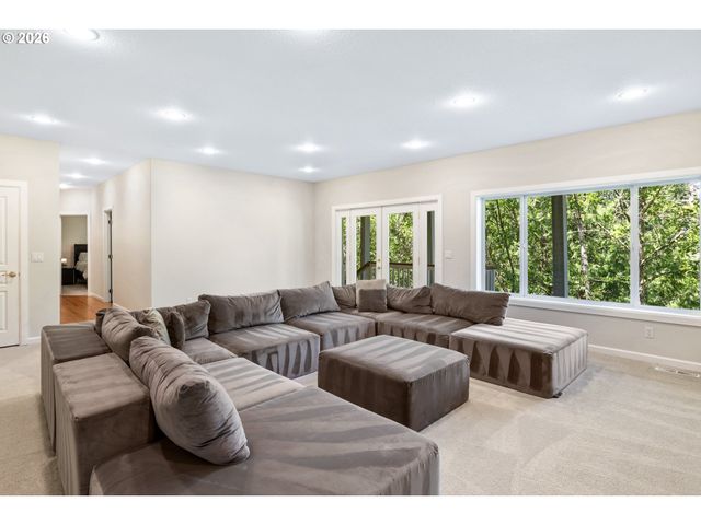 8407 Nw HAWKINS Blvd, Portland, OR 97229