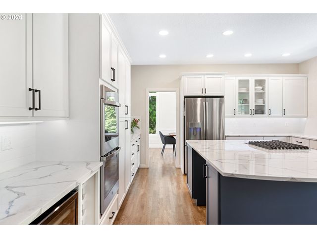 8407 Nw HAWKINS Blvd, Portland, OR 97229