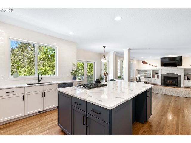 8407 Nw HAWKINS Blvd, Portland, OR 97229